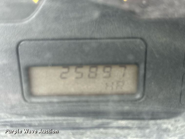 image for item DH1830 2005 International 8600  semi truck