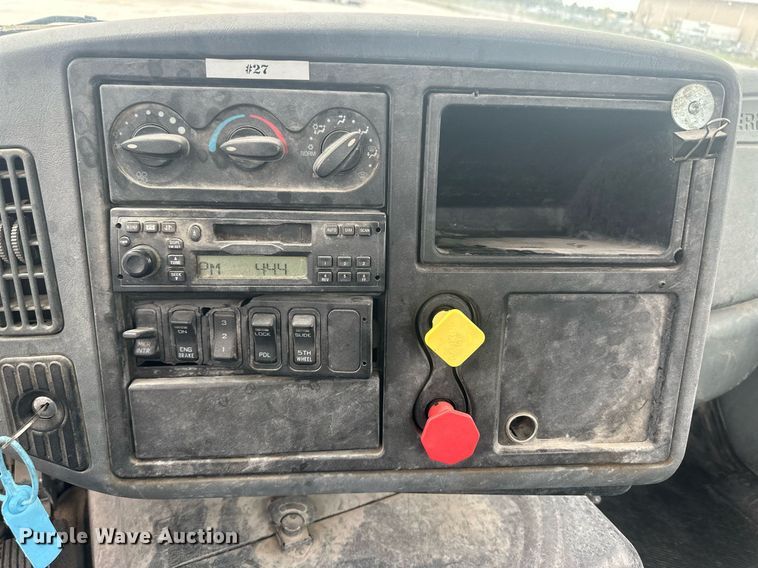 image for item DH1830 2005 International 8600  semi truck