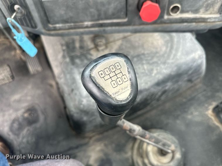 image for item DH1830 2005 International 8600  semi truck