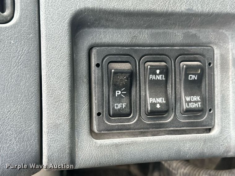 image for item DH1830 2005 International 8600  semi truck