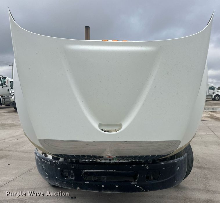 image for item DH1830 2005 International 8600  semi truck