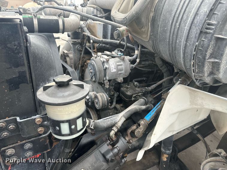 image for item DH1830 2005 International 8600  semi truck