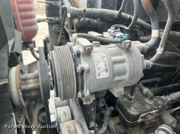 image for item DH1830 2005 International 8600  semi truck