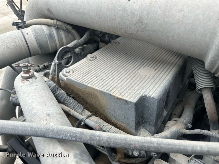 image for item DH1830 2005 International 8600  semi truck