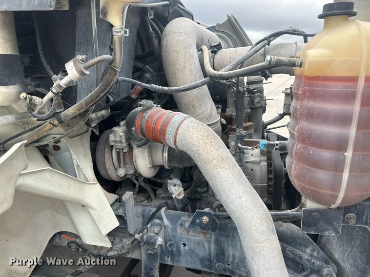 image for item DH1830 2005 International 8600  semi truck