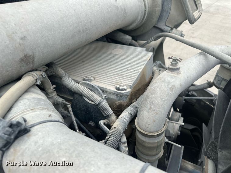 image for item DH1830 2005 International 8600  semi truck