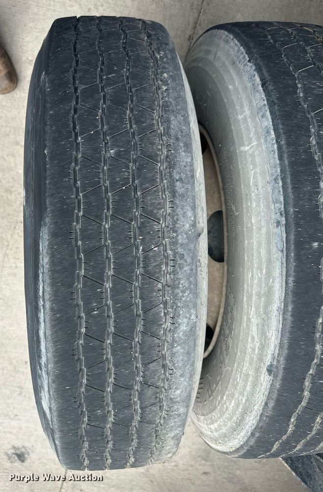 image for item DH1830 2005 International 8600  semi truck