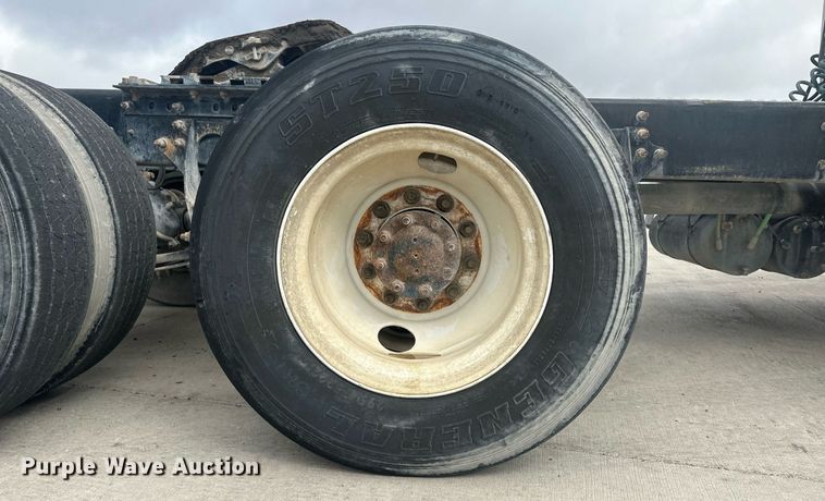 image for item DH1830 2005 International 8600  semi truck