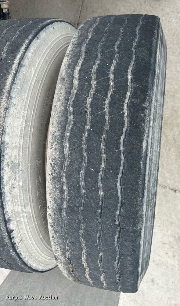 image for item DH1830 2005 International 8600  semi truck