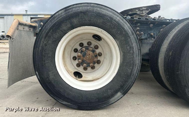 image for item DH1830 2005 International 8600  semi truck