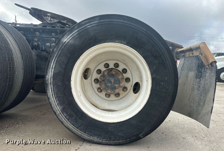 image for item DH1830 2005 International 8600  semi truck