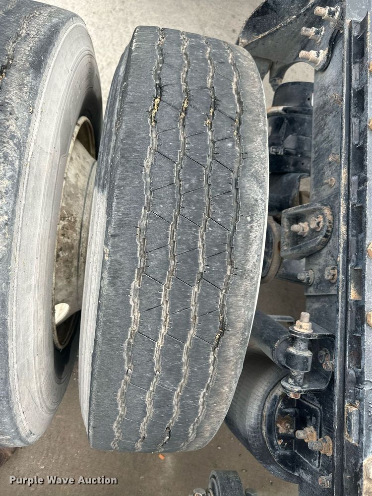 image for item DH1830 2005 International 8600  semi truck