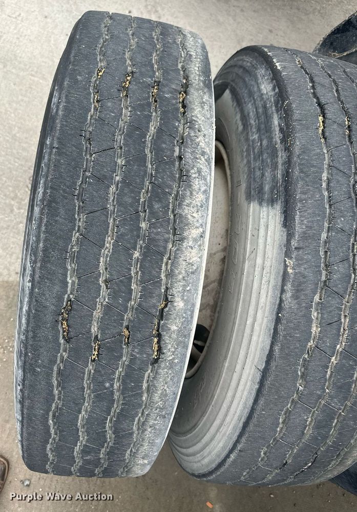 image for item DH1830 2005 International 8600  semi truck