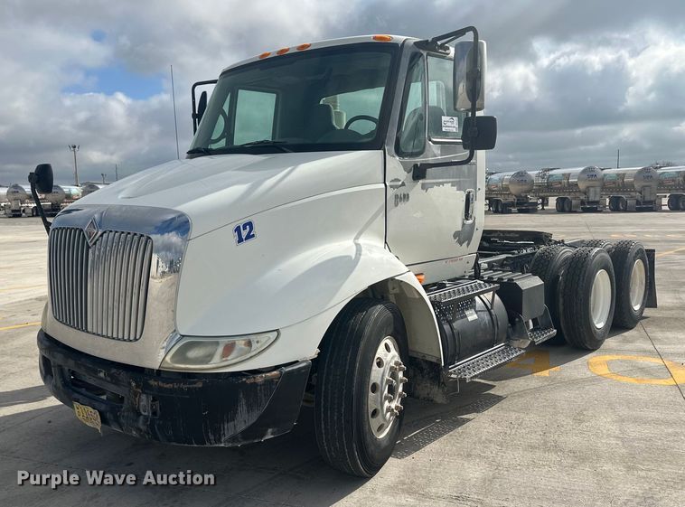 image for item DH1831 2006 International 8600  semi truck