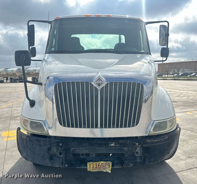 image for item DH1831 2006 International 8600  semi truck