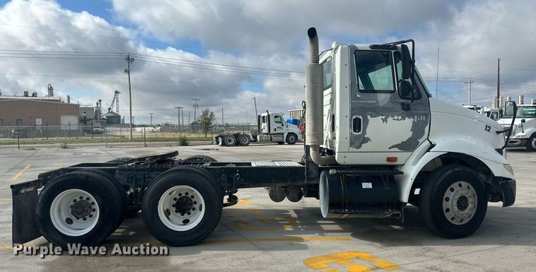 image for item DH1831 2006 International 8600  semi truck