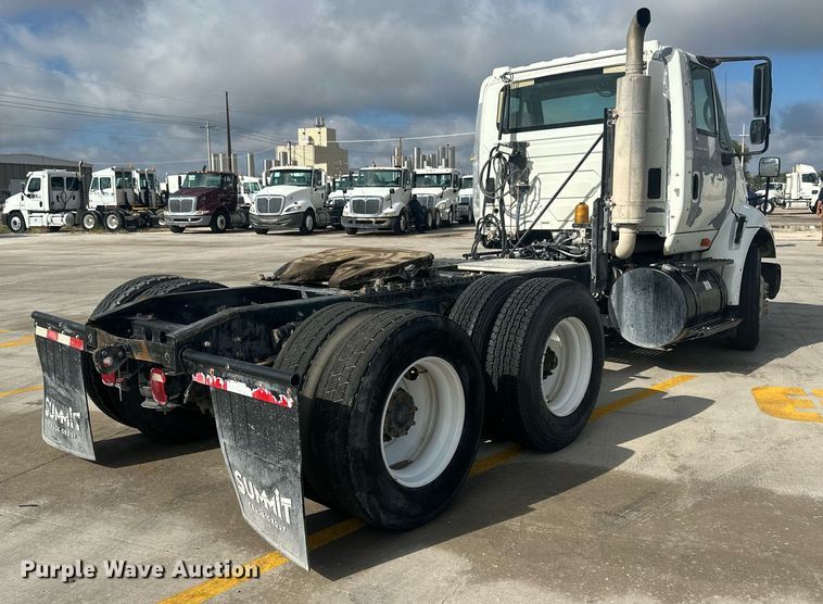 image for item DH1831 2006 International 8600  semi truck