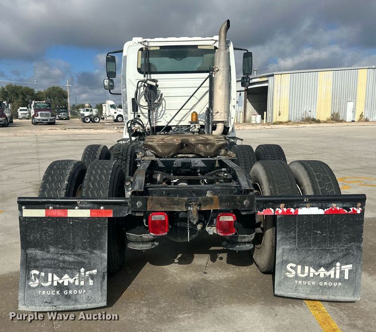 image for item DH1831 2006 International 8600  semi truck