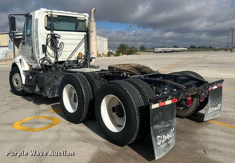 image for item DH1831 2006 International 8600  semi truck