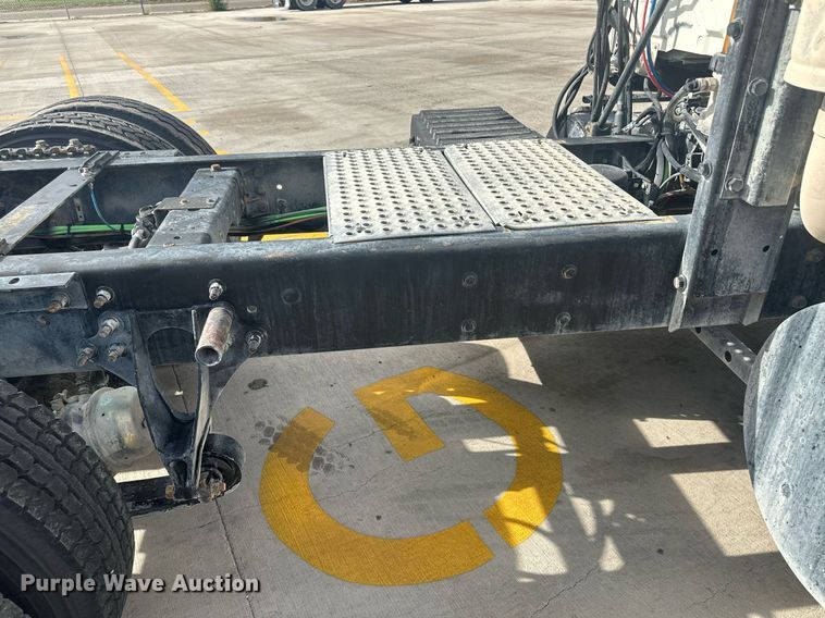 image for item DH1831 2006 International 8600  semi truck