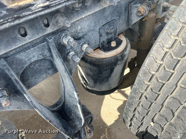 image for item DH1831 2006 International 8600  semi truck