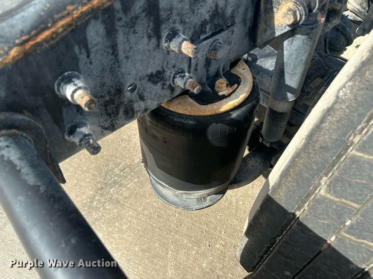 image for item DH1831 2006 International 8600  semi truck