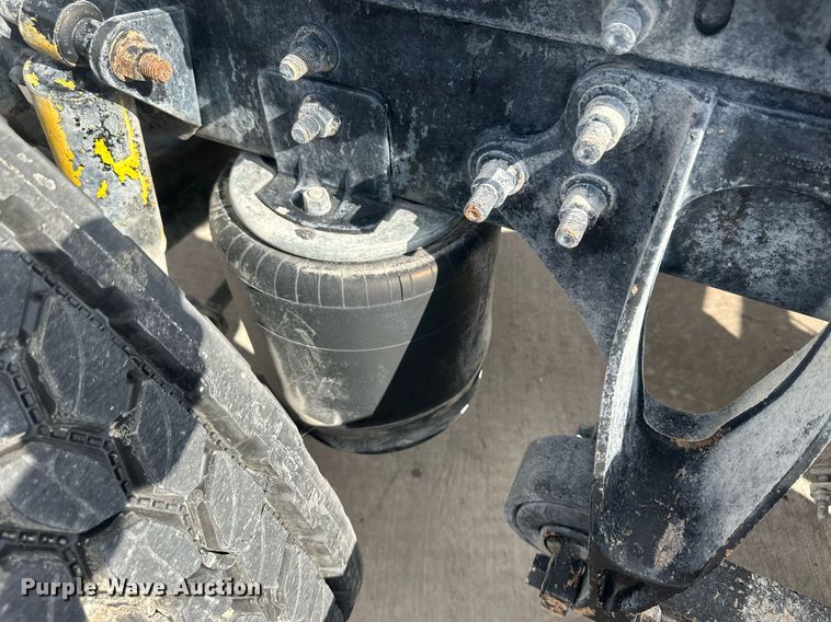 image for item DH1831 2006 International 8600  semi truck