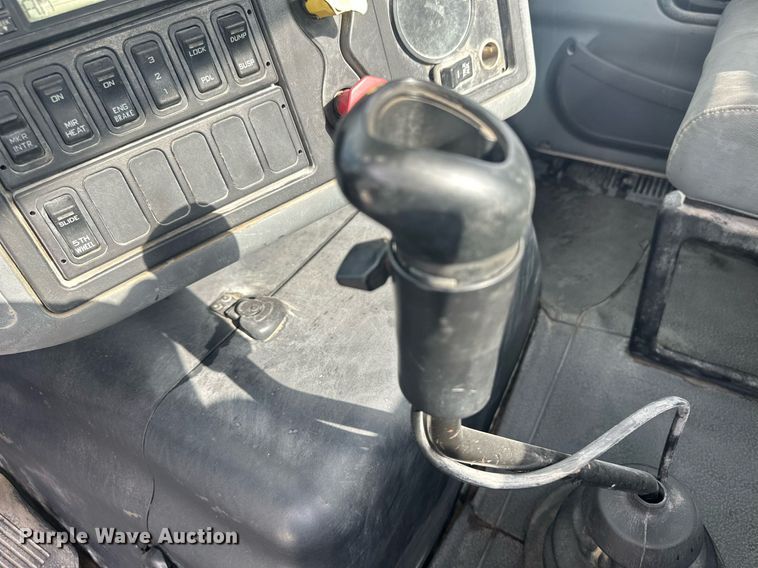 image for item DH1831 2006 International 8600  semi truck