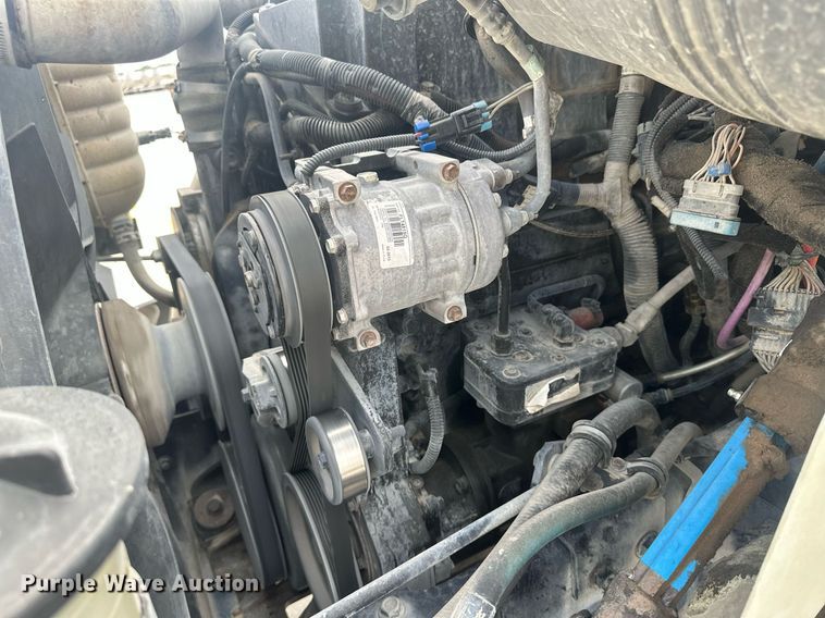 image for item DH1831 2006 International 8600  semi truck