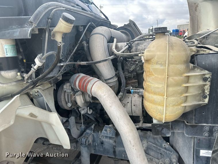 image for item DH1831 2006 International 8600  semi truck