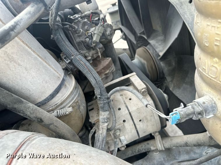 image for item DH1831 2006 International 8600  semi truck