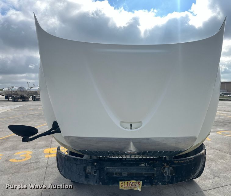 image for item DH1831 2006 International 8600  semi truck