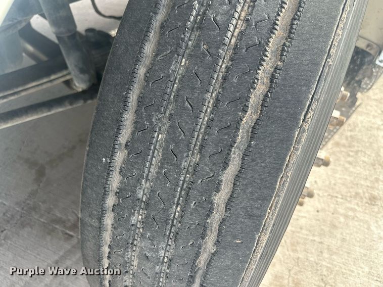 image for item DH1831 2006 International 8600  semi truck