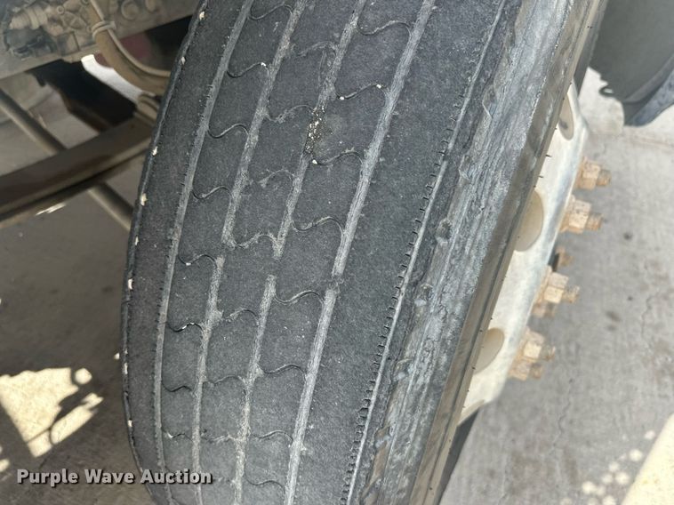 image for item DH1831 2006 International 8600  semi truck