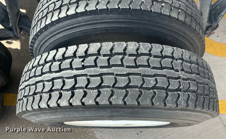 image for item DH1831 2006 International 8600  semi truck