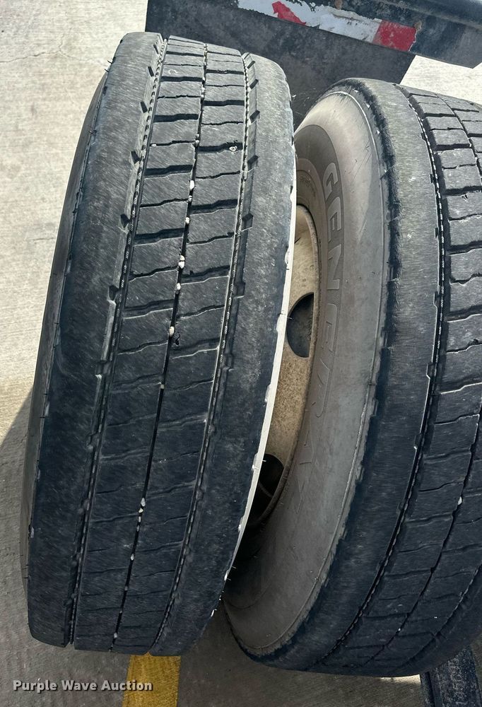 image for item DH1831 2006 International 8600  semi truck