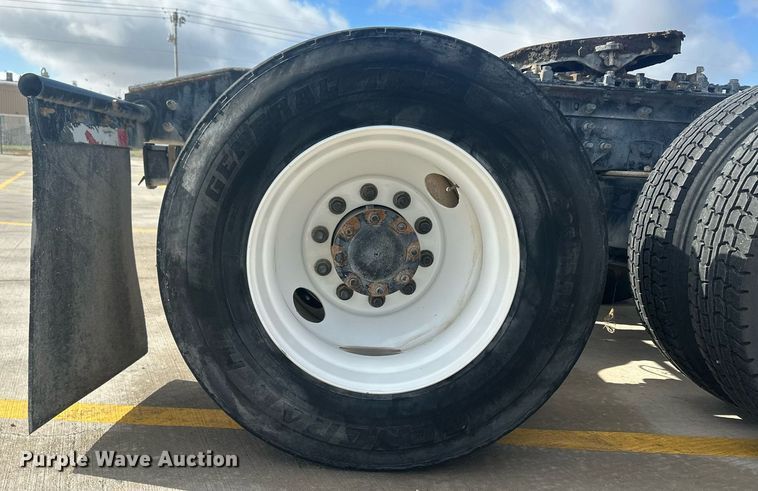 image for item DH1831 2006 International 8600  semi truck