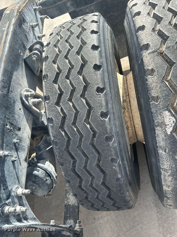 image for item DH1831 2006 International 8600  semi truck