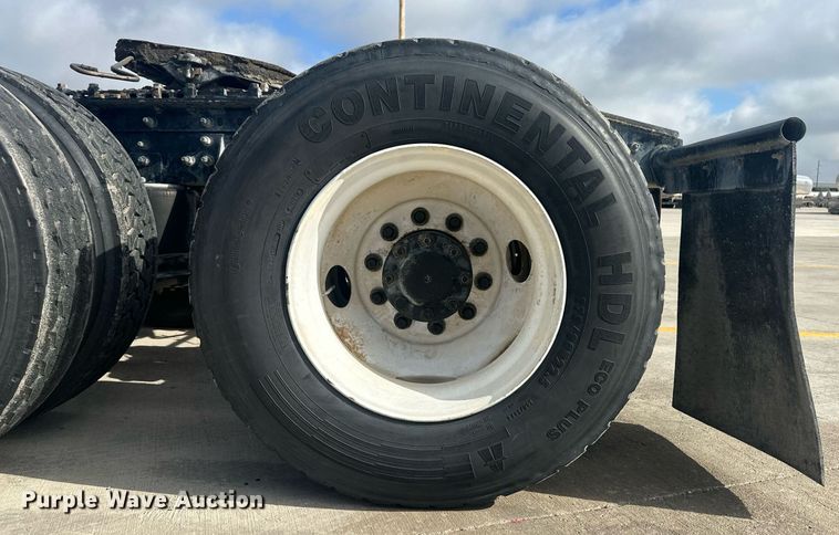 image for item DH1831 2006 International 8600  semi truck