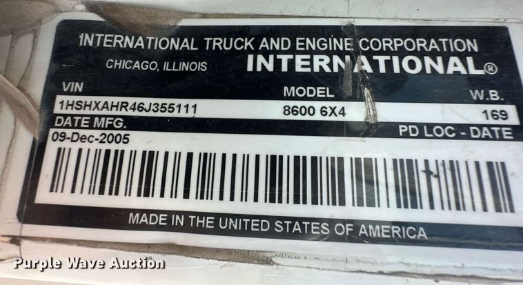 image for item DH1831 2006 International 8600  semi truck