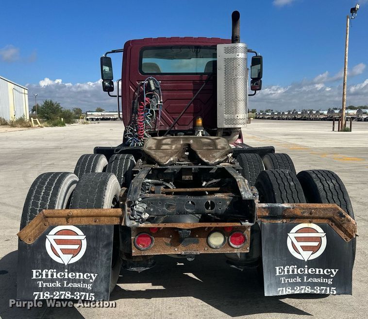 image for item DH1832 2011 International 8600  semi truck