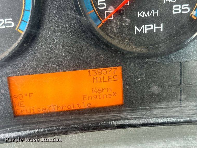 image for item DH1832 2011 International 8600  semi truck