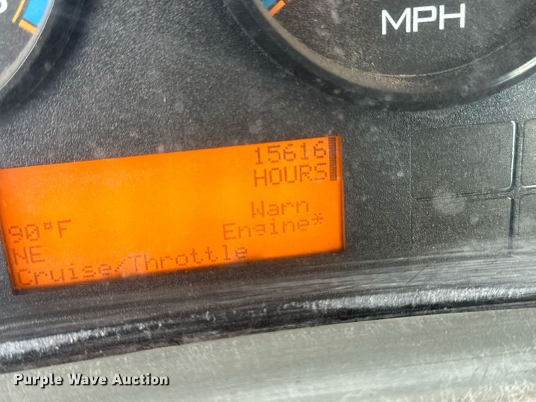 image for item DH1832 2011 International 8600  semi truck