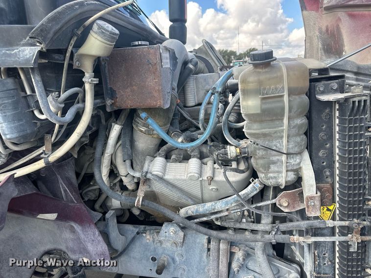 image for item DH1832 2011 International 8600  semi truck