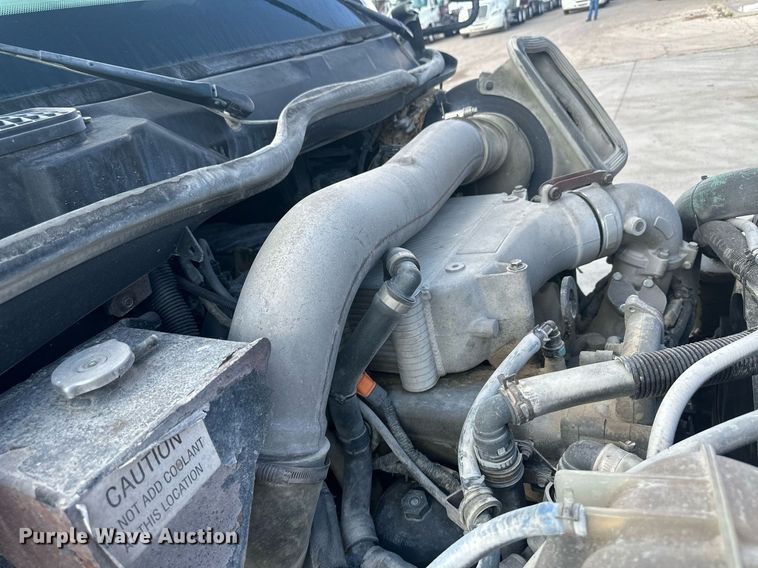 image for item DH1832 2011 International 8600  semi truck