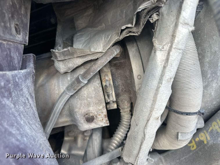 image for item DH1832 2011 International 8600  semi truck