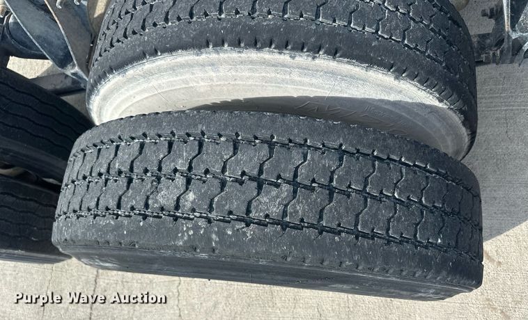 image for item DH1832 2011 International 8600  semi truck