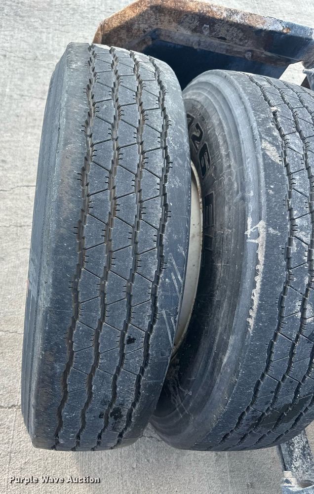 image for item DH1832 2011 International 8600  semi truck