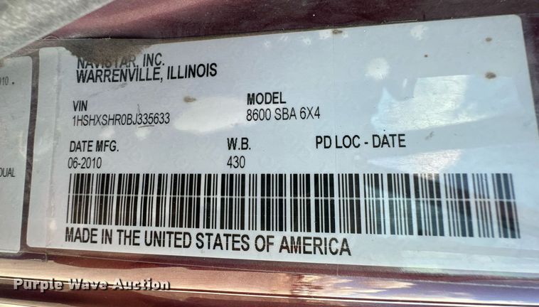 image for item DH1832 2011 International 8600  semi truck