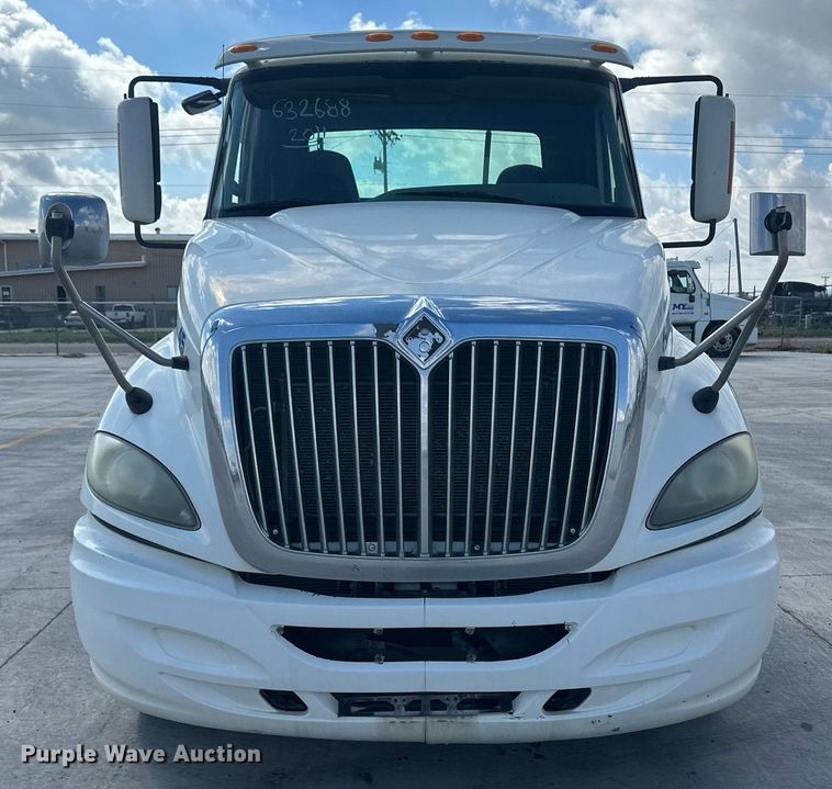 image for item DH1833 2011 International ProStar Premium  semi truck